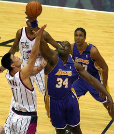 火箭vs湖人2009姚明受伤（火箭对湖人姚明对奥尼尔）