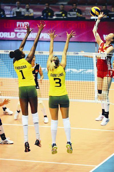 中国女排对巴西惠若琪（中国女排对站巴西）