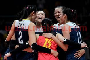 民众迎接中国女排队员（中国女排全民接应）