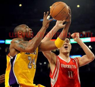 湖人vs火箭科比隔扣姚明（nba湖人和火箭比赛结果）