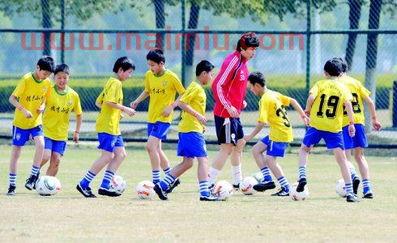 访谈中国足球国家队(中国国家队足球队员)