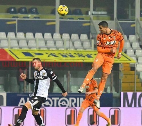 足球比赛进球数记录(足球正式比赛进球纪录)